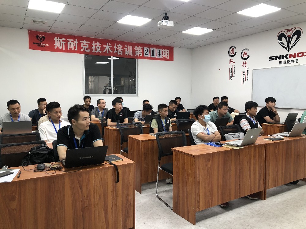 干CNC數(shù)控操作員工作累嗎？工資高嗎？前途可以嗎？